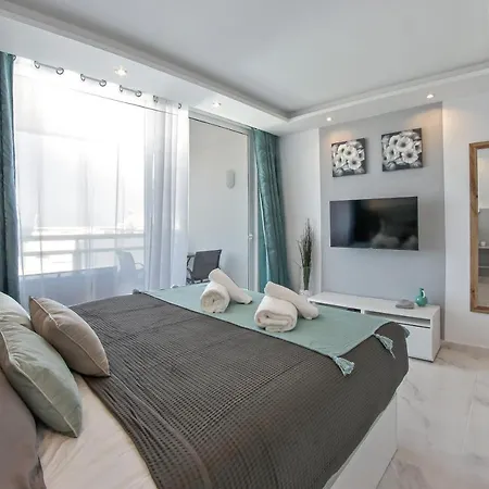Modern With A Sea View And Pool Access Ponderosa 801